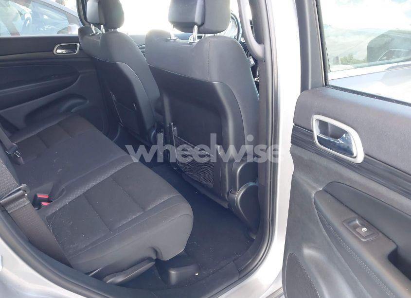 Photo 8 of 2019 Jeep Grand CHEROKEE LAREDO E 4X4 (VIN 1C4RJFAG3KC794111)