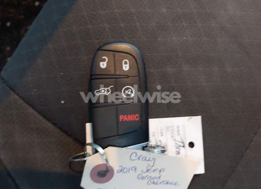 Photo 11 of 2019 Jeep Grand CHEROKEE LAREDO E 4X4 (VIN 1C4RJFAG3KC856008)