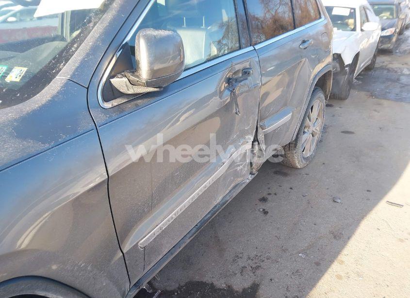 Photo 6 of 2013 Jeep Grand CHEROKEE LAREDO (VIN 1C4RJFAG4DC548638)