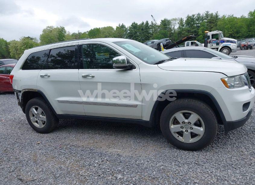 Photo 13 of 2013 Jeep Grand CHEROKEE LAREDO (VIN 1C4RJFAG4DC586211)