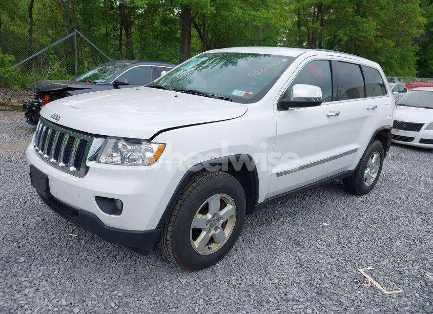 Photo 2 of 2013 Jeep Grand CHEROKEE LAREDO (VIN 1C4RJFAG4DC586211)