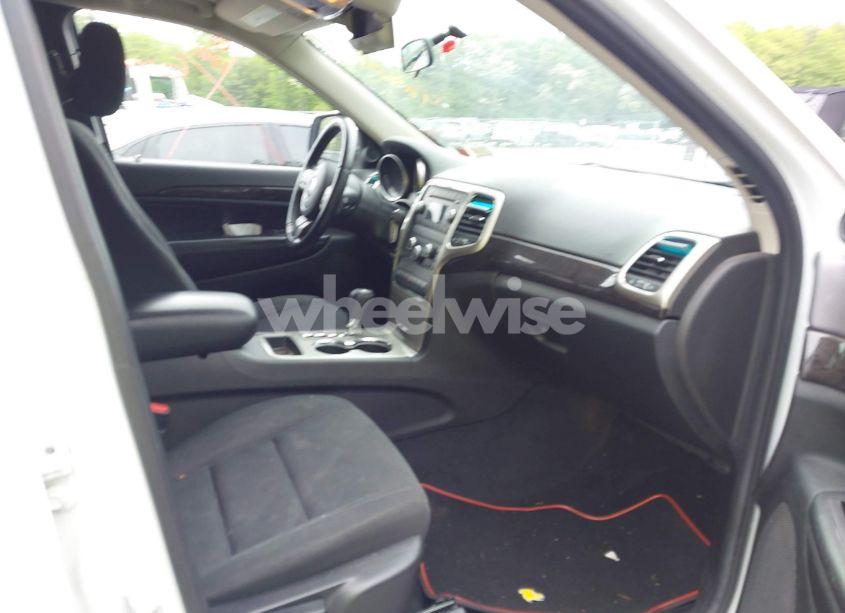 Photo 5 of 2013 Jeep Grand CHEROKEE LAREDO (VIN 1C4RJFAG4DC586211)