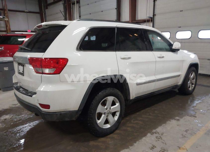 Photo 4 of 2013 Jeep Grand CHEROKEE LAREDO (VIN 1C4RJFAG4DC604139)