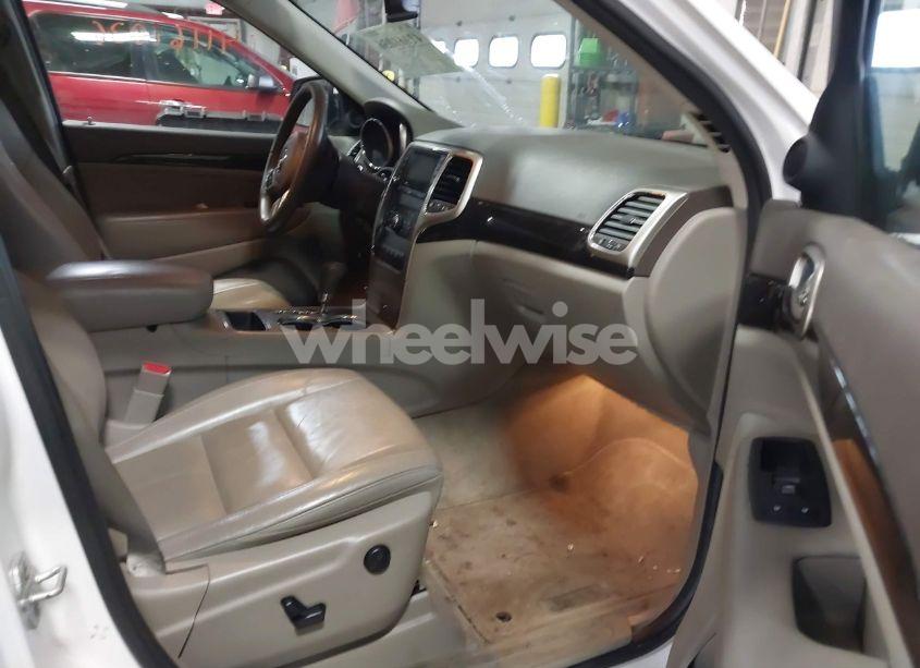 Photo 5 of 2013 Jeep Grand CHEROKEE LAREDO (VIN 1C4RJFAG4DC604139)