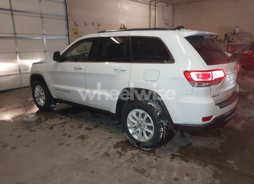 Photo 3 of 2016 Jeep Grand CHEROKEE LAREDO (VIN 1C4RJFAG4GC395831)