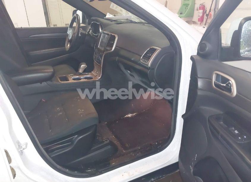 Photo 5 of 2016 Jeep Grand CHEROKEE LAREDO (VIN 1C4RJFAG4GC395831)