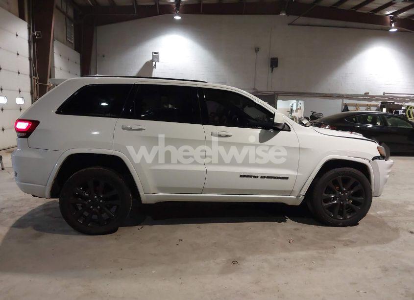 Photo 13 of 2017 Jeep Grand CHEROKEE ALTITUDE 4X4 (VIN 1C4RJFAG4HC894761)