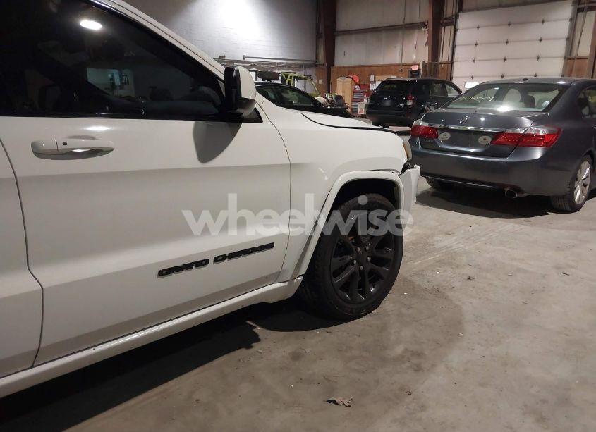 Photo 20 of 2017 Jeep Grand CHEROKEE ALTITUDE 4X4 (VIN 1C4RJFAG4HC894761)