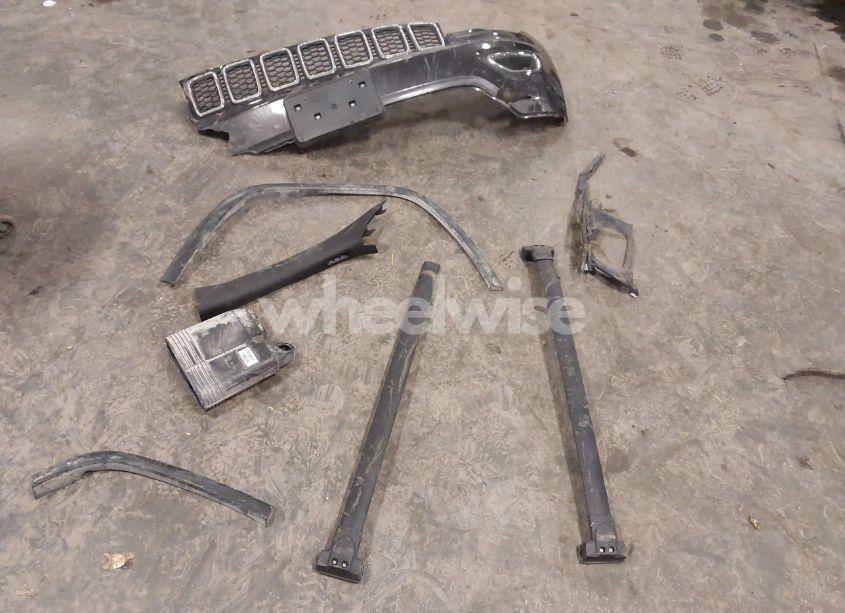 Photo 12 of 2018 Jeep Grand CHEROKEE LAREDO E 4X4 (VIN 1C4RJFAG4JC313054)