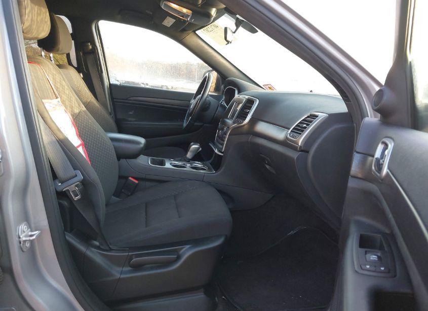 Photo 5 of 2018 Jeep Grand CHEROKEE LAREDO E 4X4 (VIN 1C4RJFAG4JC421707)