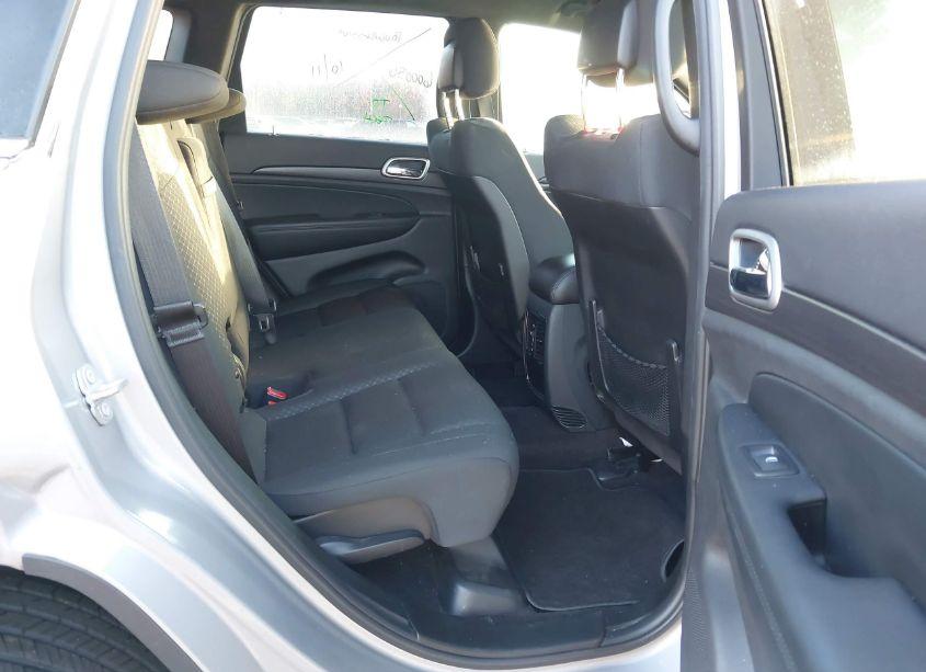 Photo 8 of 2018 Jeep Grand CHEROKEE LAREDO E 4X4 (VIN 1C4RJFAG4JC421707)