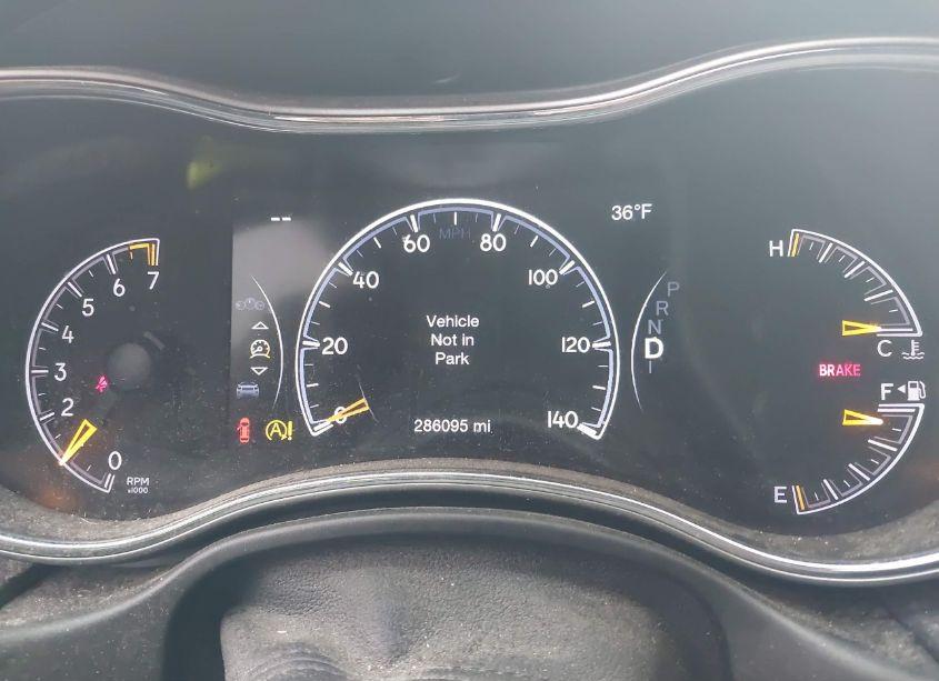 Photo 15 of 2018 Jeep Grand CHEROKEE LAREDO 4X4 (VIN 1C4RJFAG4JC457817)