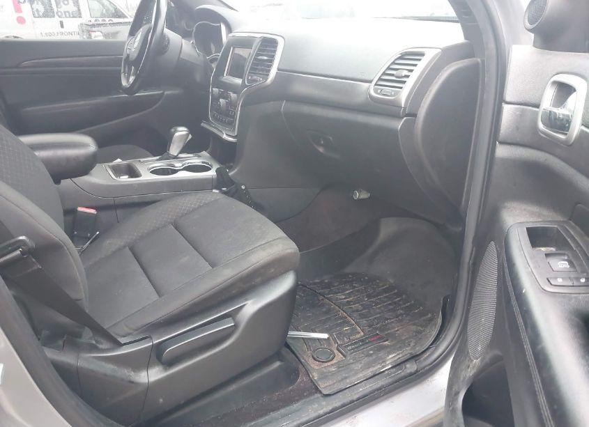 Photo 5 of 2018 Jeep Grand CHEROKEE LAREDO 4X4 (VIN 1C4RJFAG4JC457817)