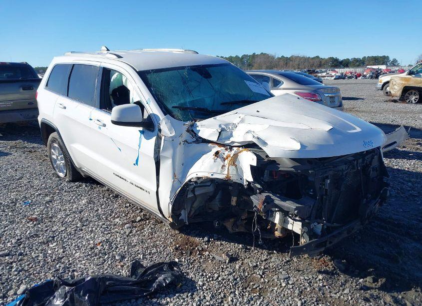 2019 Jeep Grand CHEROKEE LAREDO E 4X4 (VIN 1C4RJFAG4KC608074) main photo