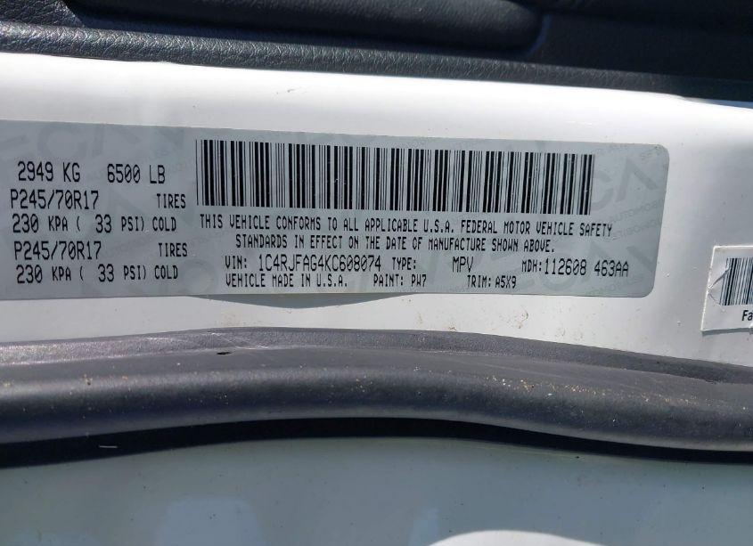 Photo 9 of 2019 Jeep Grand CHEROKEE LAREDO E 4X4 (VIN 1C4RJFAG4KC608074)