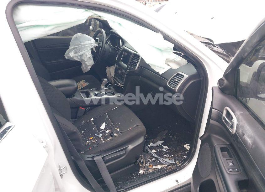 Photo 5 of 2020 Jeep Grand CHEROKEE LAREDO E 4X4 (VIN 1C4RJFAG4LC421919)