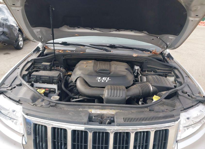 Photo 10 of 2012 Jeep Grand CHEROKEE LAREDO (VIN 1C4RJFAG5CC117613)