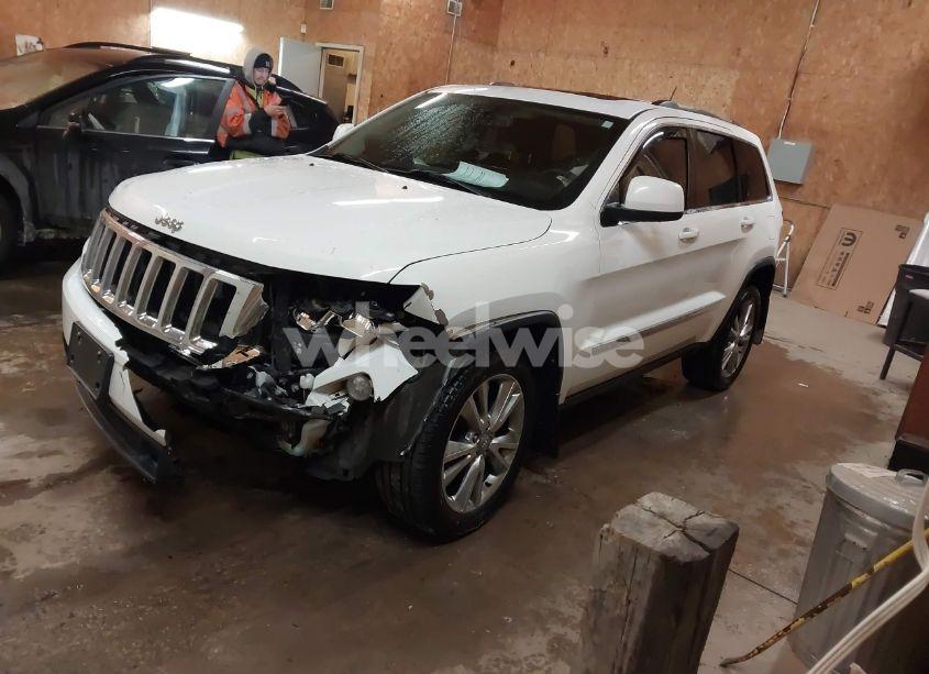 Photo 2 of 2013 Jeep Grand CHEROKEE LAREDO (VIN 1C4RJFAG5DC513008)