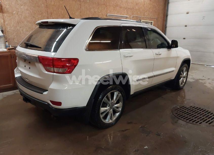 Photo 4 of 2013 Jeep Grand CHEROKEE LAREDO (VIN 1C4RJFAG5DC513008)