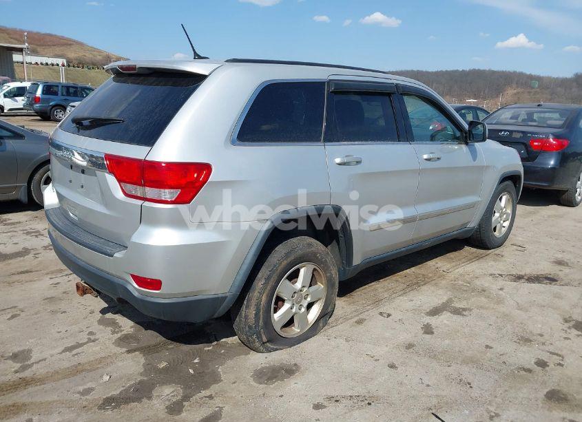 Photo 4 of 2013 Jeep Grand CHEROKEE LAREDO (VIN 1C4RJFAG5DC634685)