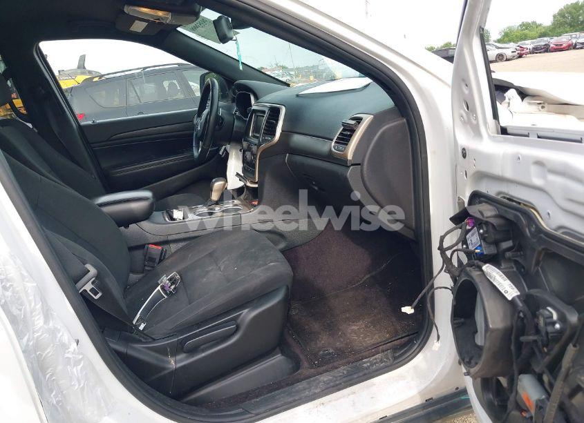 Photo 5 of 2016 Jeep Grand CHEROKEE LAREDO (VIN 1C4RJFAG5GC304503)