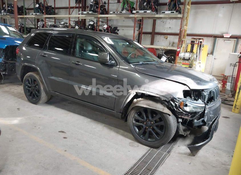 2018 Jeep Grand CHEROKEE ALTITUDE 4X4 (VIN 1C4RJFAG5JC343101) main photo