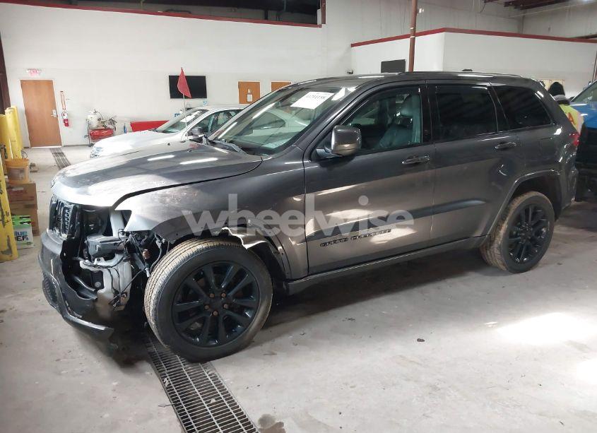 Photo 2 of 2018 Jeep Grand CHEROKEE ALTITUDE 4X4 (VIN 1C4RJFAG5JC343101)