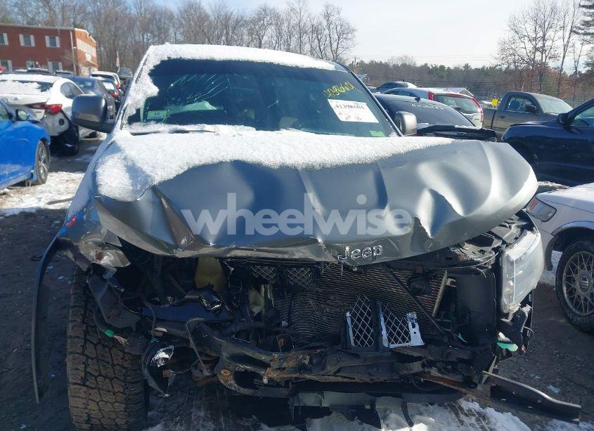 Photo 12 of 2012 Jeep Grand CHEROKEE LAREDO (VIN 1C4RJFAG6CC349668)