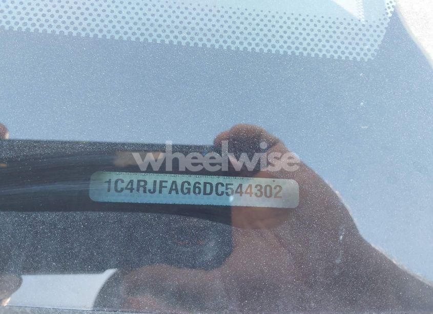 Photo 9 of 2013 Jeep Grand CHEROKEE LAREDO (VIN 1C4RJFAG6DC544302)