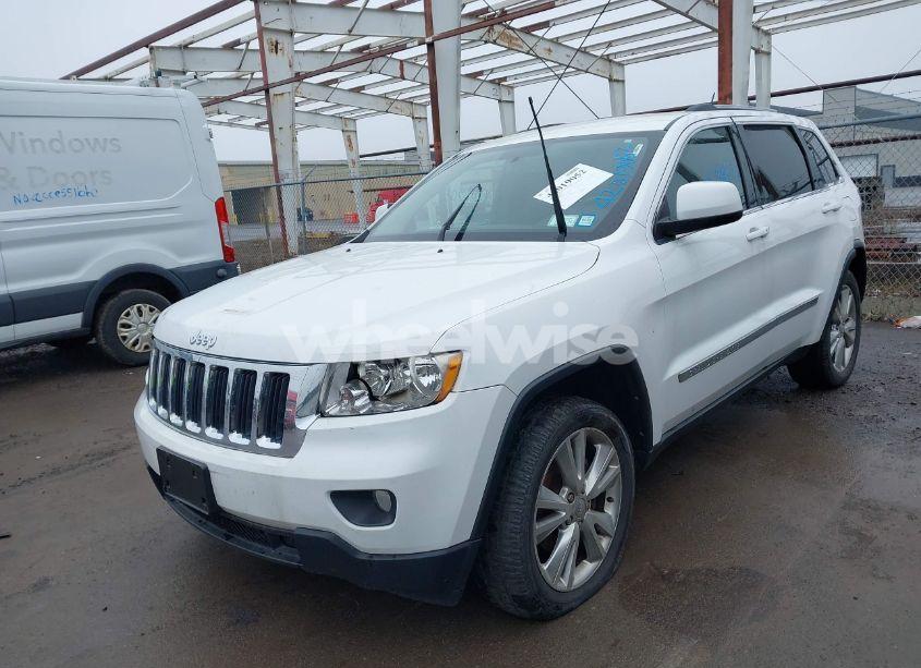 Photo 2 of 2013 Jeep Grand CHEROKEE LAREDO (VIN 1C4RJFAG6DC557163)