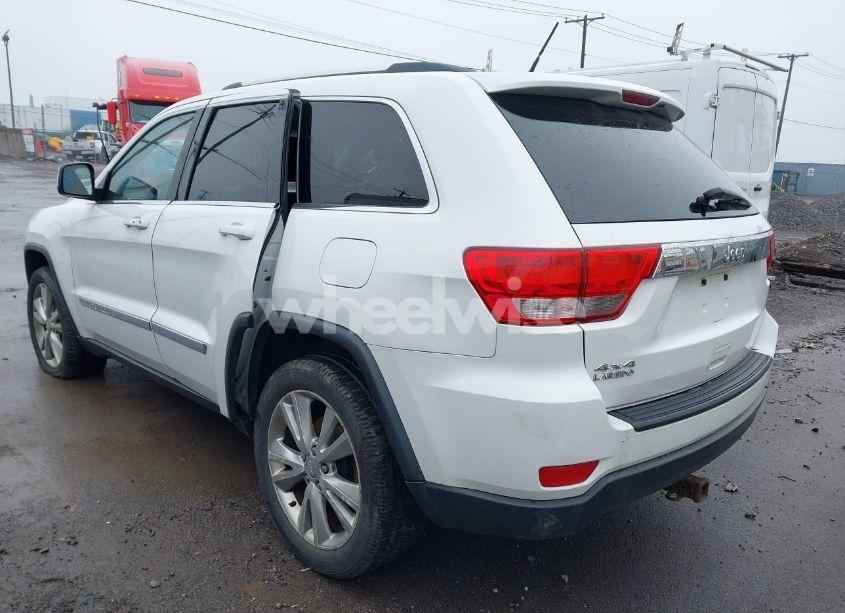 Photo 3 of 2013 Jeep Grand CHEROKEE LAREDO (VIN 1C4RJFAG6DC557163)