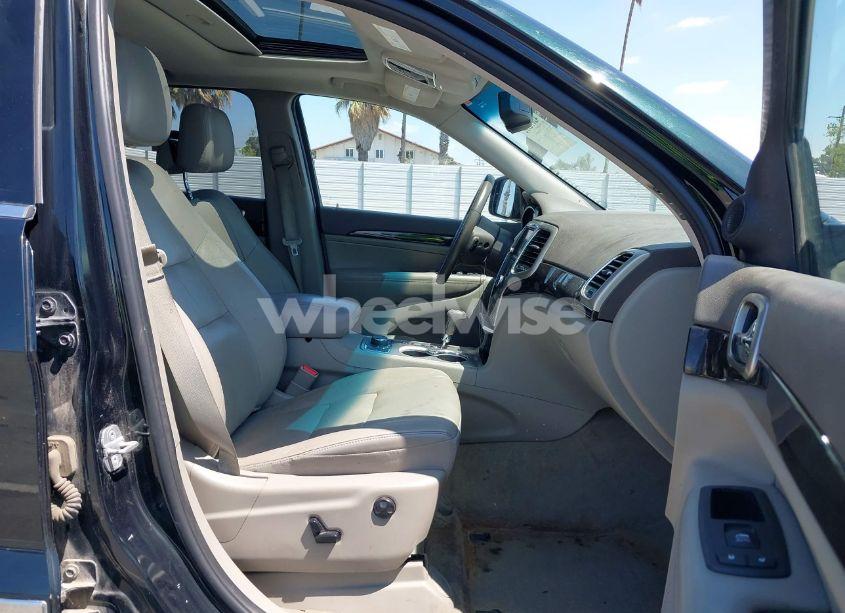 Photo 5 of 2013 Jeep Grand CHEROKEE LAREDO (VIN 1C4RJFAG6DC609925)