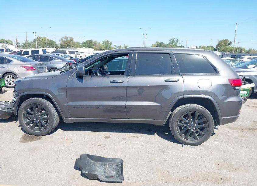 Photo 14 of 2018 Jeep Grand CHEROKEE ALTITUDE 4X4 (VIN 1C4RJFAG6JC245341)