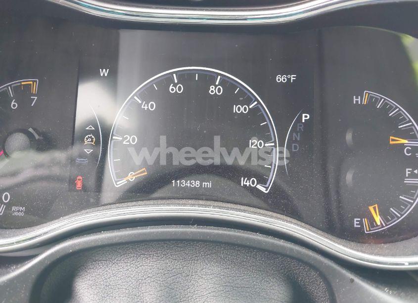 Photo 15 of 2018 Jeep Grand CHEROKEE LAREDO E 4X4 (VIN 1C4RJFAG6JC335606)