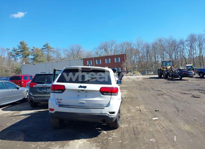 Photo 16 of 2019 Jeep Grand CHEROKEE UPLAND 4X4 (VIN 1C4RJFAG6KC641920)