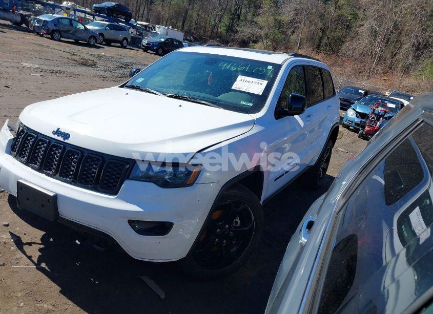 Photo 2 of 2019 Jeep Grand CHEROKEE UPLAND 4X4 (VIN 1C4RJFAG6KC641920)