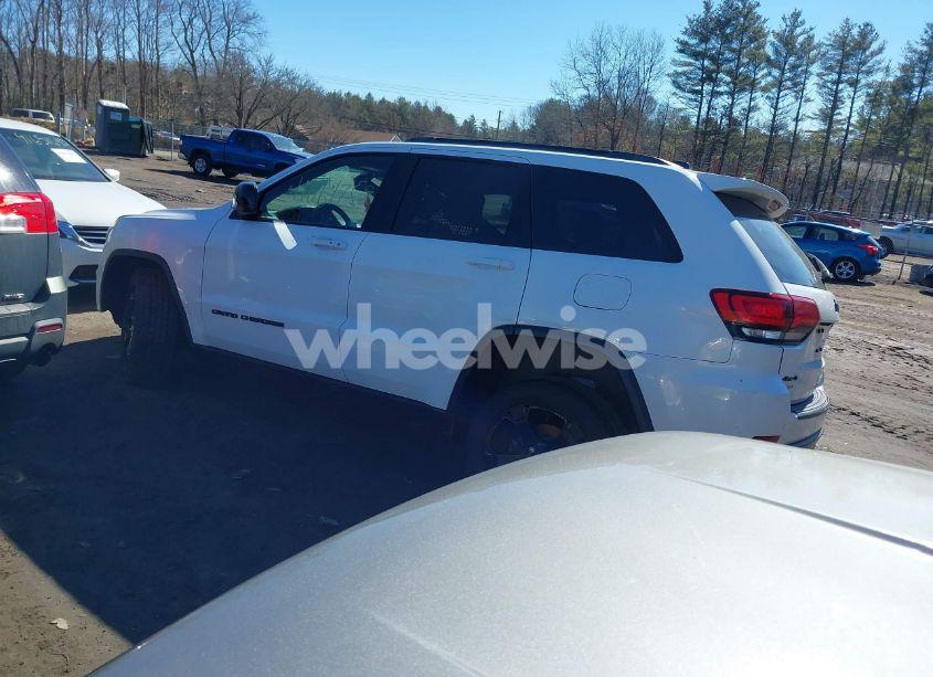 Photo 3 of 2019 Jeep Grand CHEROKEE UPLAND 4X4 (VIN 1C4RJFAG6KC641920)