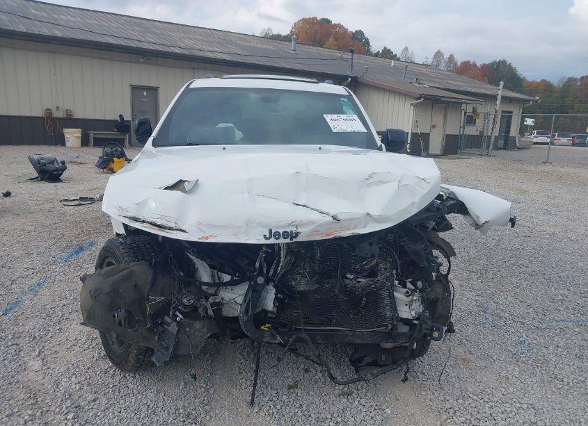 Photo 13 of 2019 Jeep Grand CHEROKEE UPLAND 4X4 (VIN 1C4RJFAG6KC720715)