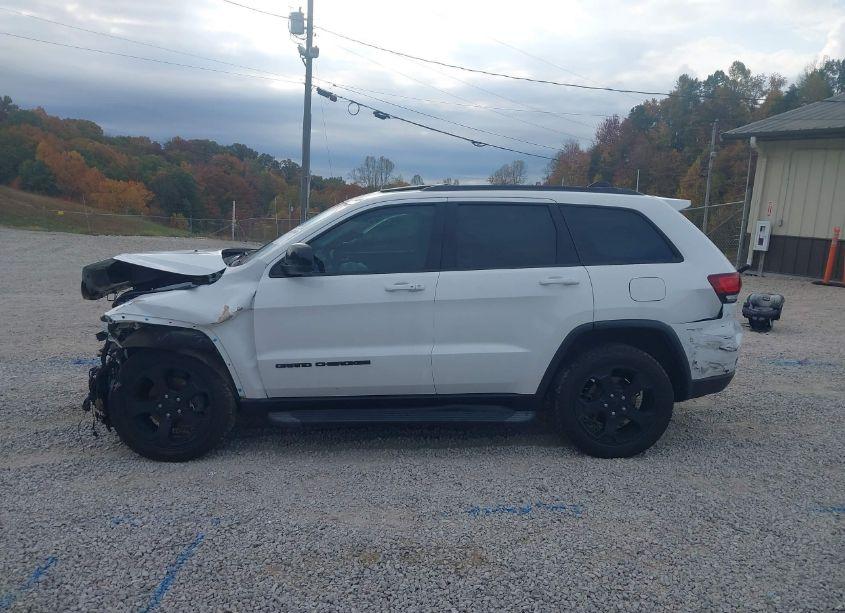 Photo 15 of 2019 Jeep Grand CHEROKEE UPLAND 4X4 (VIN 1C4RJFAG6KC720715)