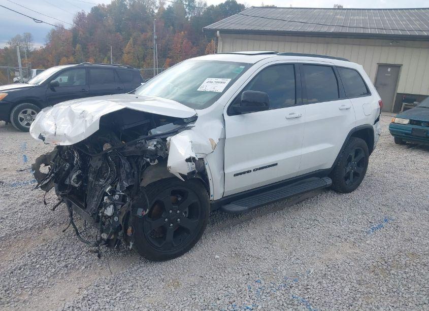 Photo 2 of 2019 Jeep Grand CHEROKEE UPLAND 4X4 (VIN 1C4RJFAG6KC720715)