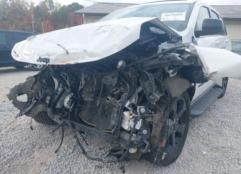 Photo 6 of 2019 Jeep Grand CHEROKEE UPLAND 4X4 (VIN 1C4RJFAG6KC720715)