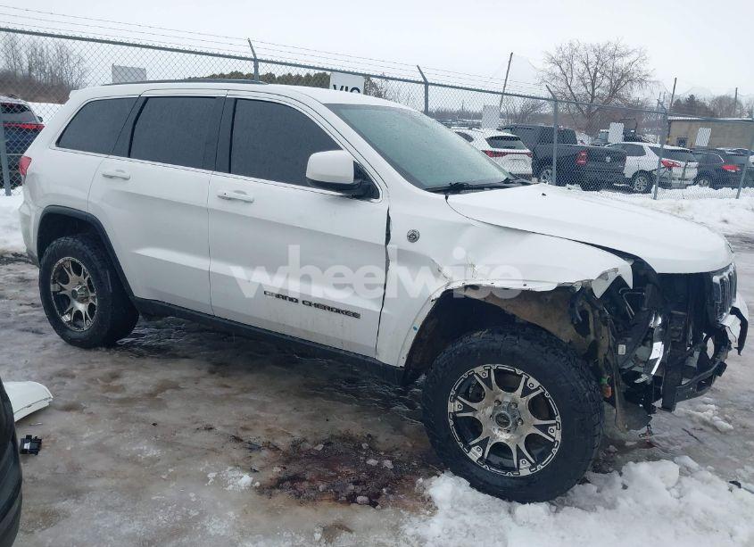 2019 Jeep Grand CHEROKEE LAREDO 4X4 (VIN 1C4RJFAG6KC735053) main photo