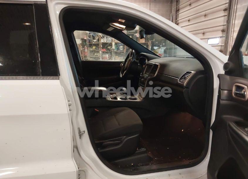 Photo 5 of 2015 Jeep Grand CHEROKEE LAREDO (VIN 1C4RJFAG7FC676424)