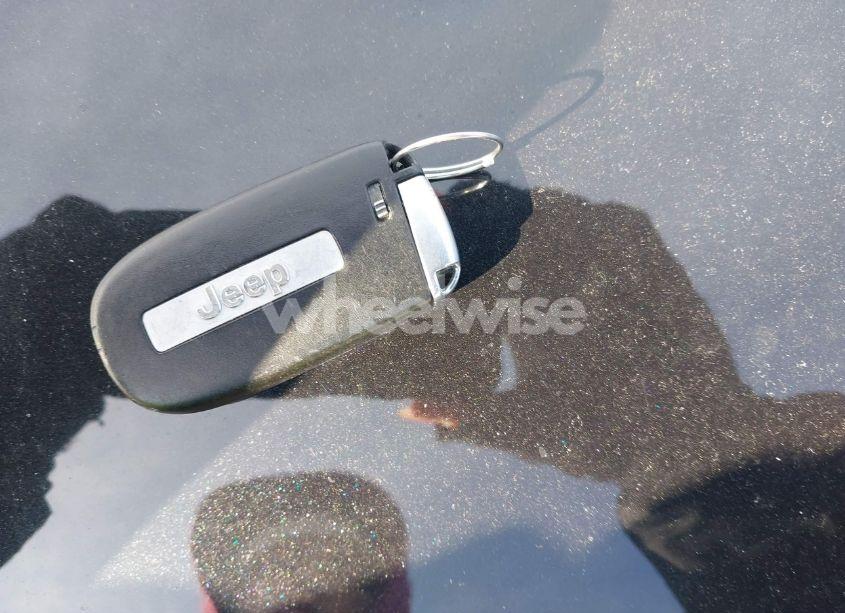 Photo 11 of 2015 Jeep Grand CHEROKEE ALTITUDE (VIN 1C4RJFAG7FC767676)