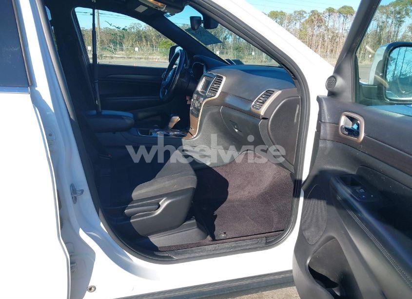 Photo 5 of 2017 Jeep Grand CHEROKEE LAREDO 4X4 (VIN 1C4RJFAG7HC688625)