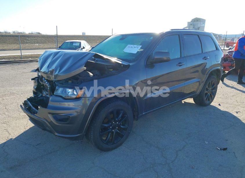 Photo 2 of 2017 Jeep Grand CHEROKEE ALTITUDE 4X4 (VIN 1C4RJFAG7HC769642)