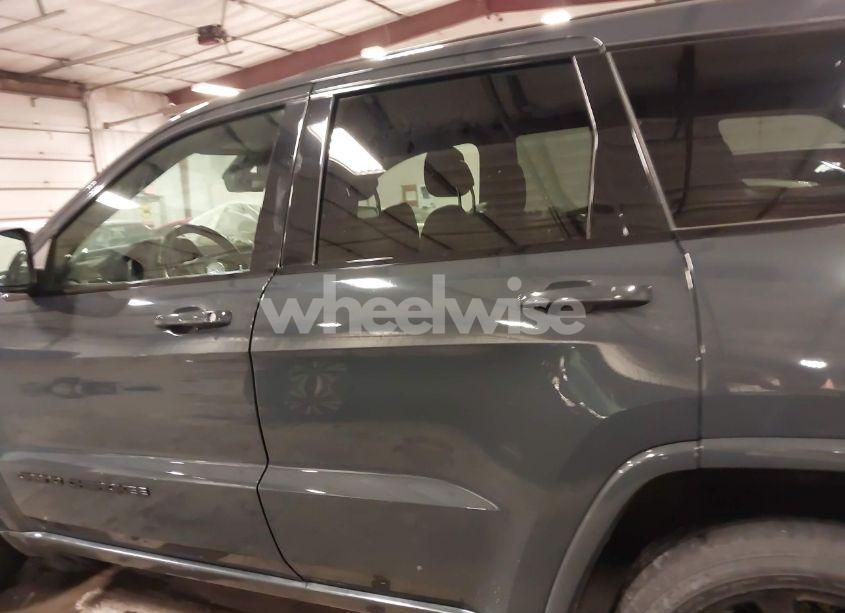 Photo 15 of 2017 Jeep Grand CHEROKEE ALTITUDE 4X4 (VIN 1C4RJFAG7HC886394)