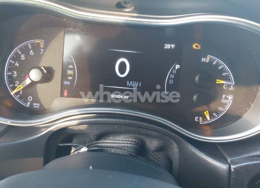 Photo 16 of 2018 Jeep Grand CHEROKEE LAREDO E 4X4 (VIN 1C4RJFAG7JC449128)