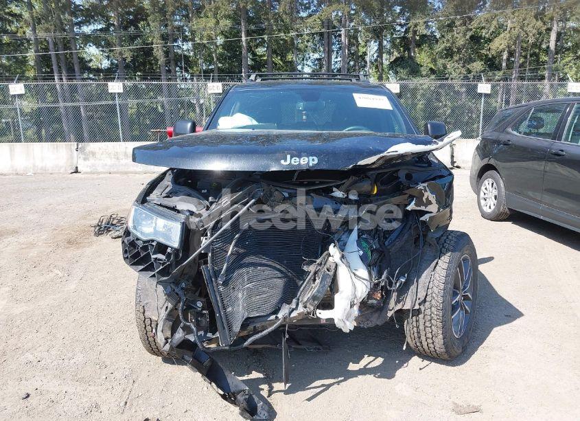 Photo 11 of 2019 Jeep Grand CHEROKEE LAREDO E 4X4 (VIN 1C4RJFAG7KC548047)