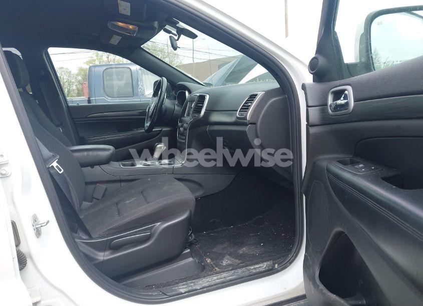 Photo 5 of 2019 Jeep Grand CHEROKEE LAREDO E 4X4 (VIN 1C4RJFAG7KC721131)